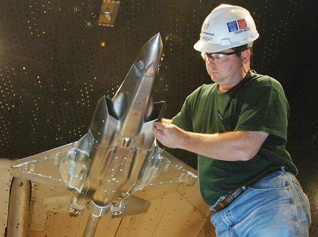 1024px-F-35_Wind_Tunnel_Model.jpg