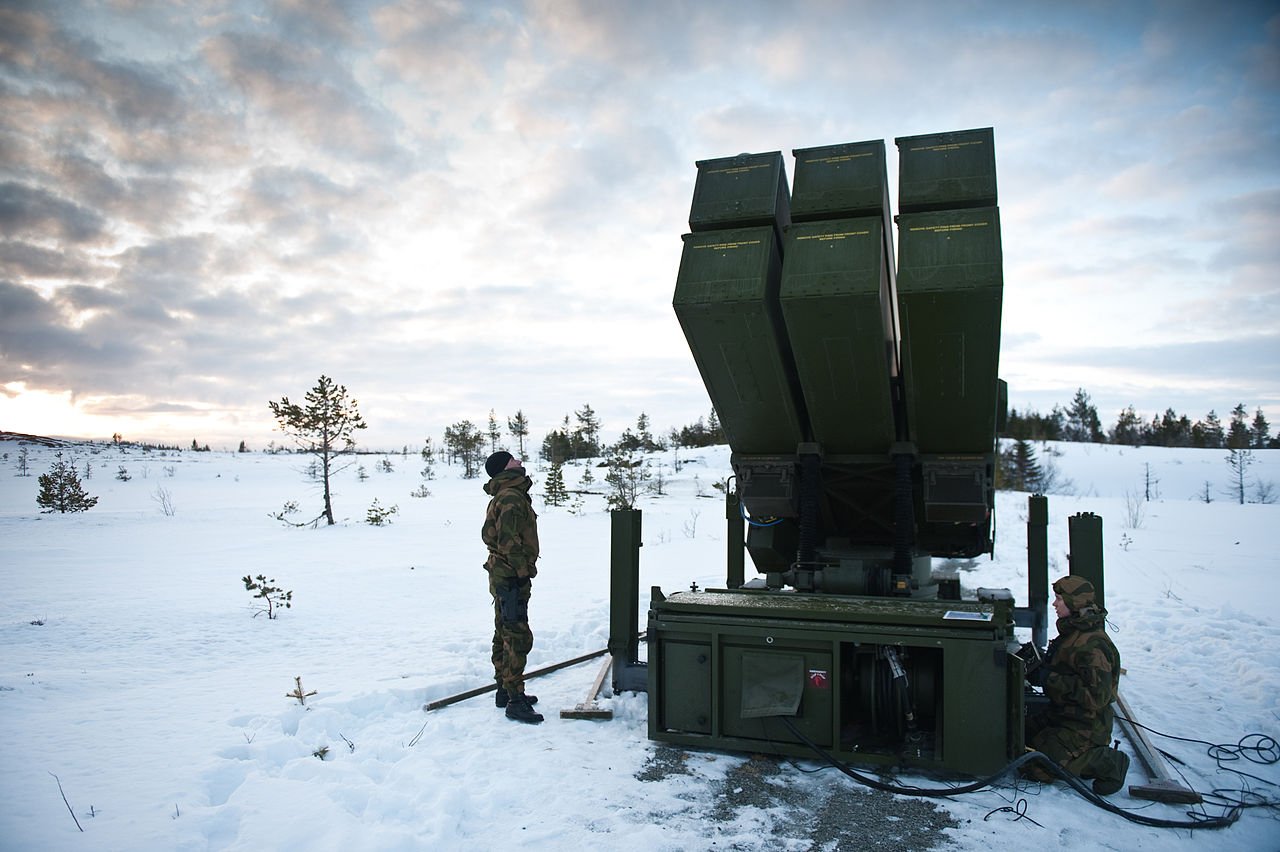 1280px-Norwegian_Advanced_Surface_to_Air_Missile_System.jpg