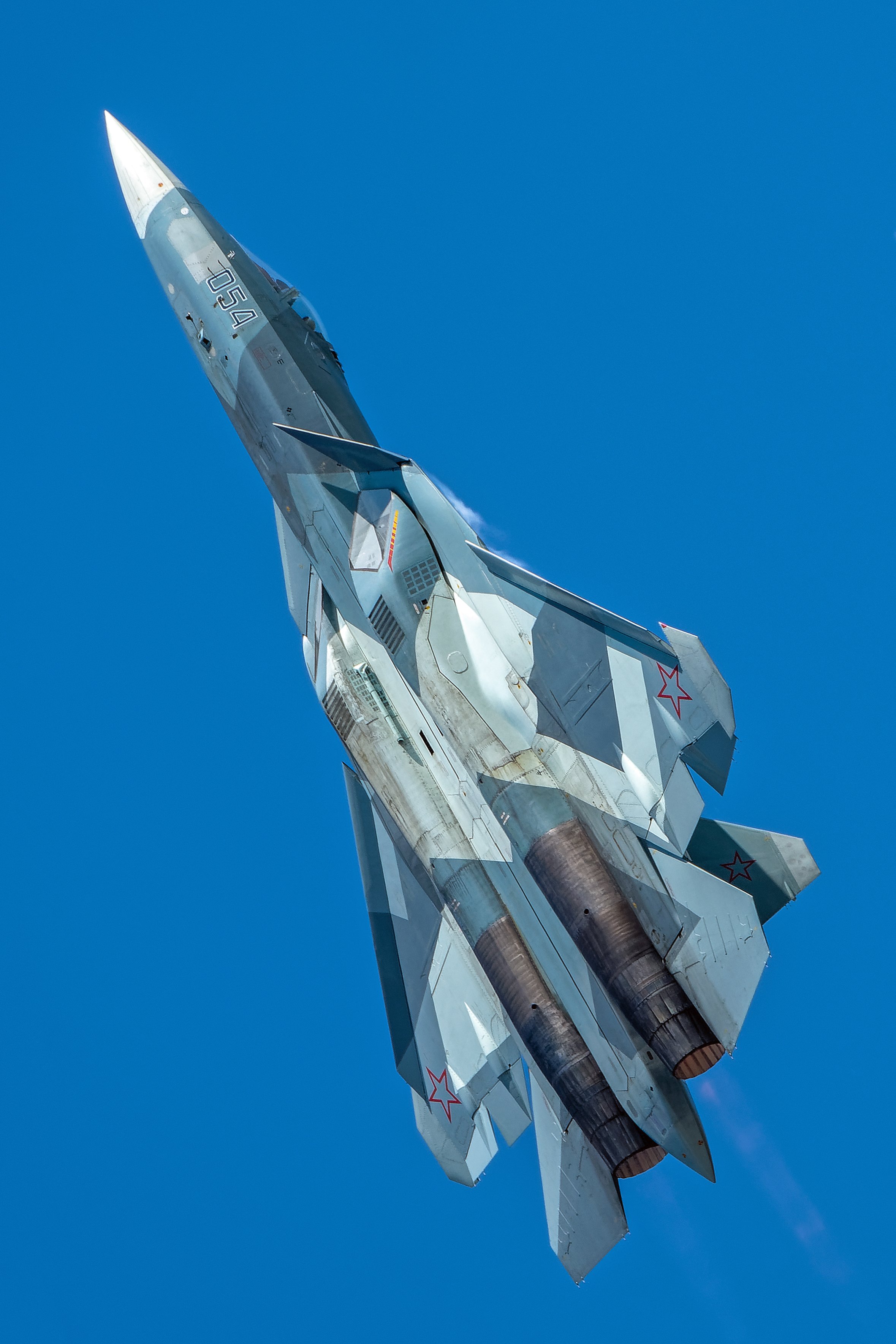 18a-Su-57 vertical(c)Butowski.jpg