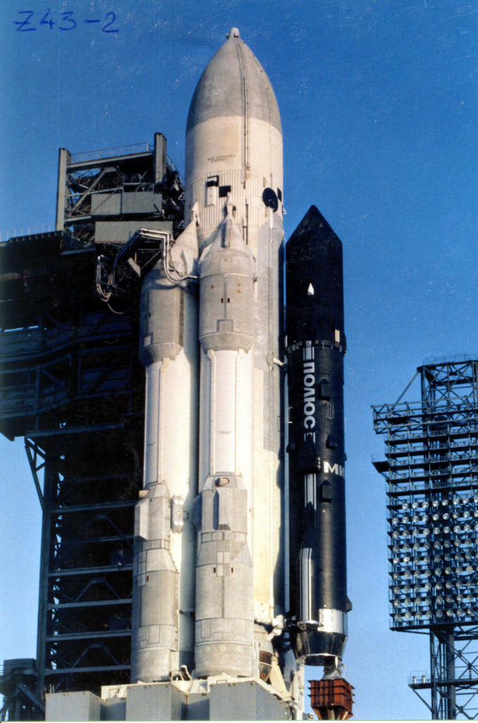 50_Sur_le_pas_de_tir_On_the_launch_pad_polyus2.jpg