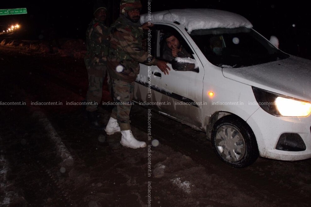659-indian-army-personnel-conduct-rescue-operations-after-as-many-as-image-c0aeef3854513aa388b...jpg