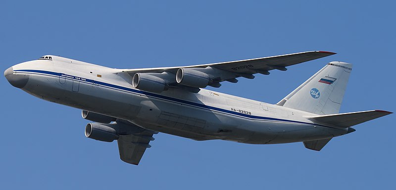 800px-An-124_RA-82028_in_formation_with_Su-27_09-May-2010_(cropped).jpg