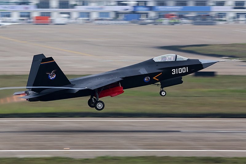 800px-Shenyang_J-31_(F60)_at_the_2014_Zhuhai_Air_Show.jpg