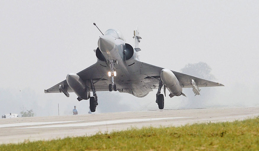 A-Mirage-2000-aircraft Agra.jpg