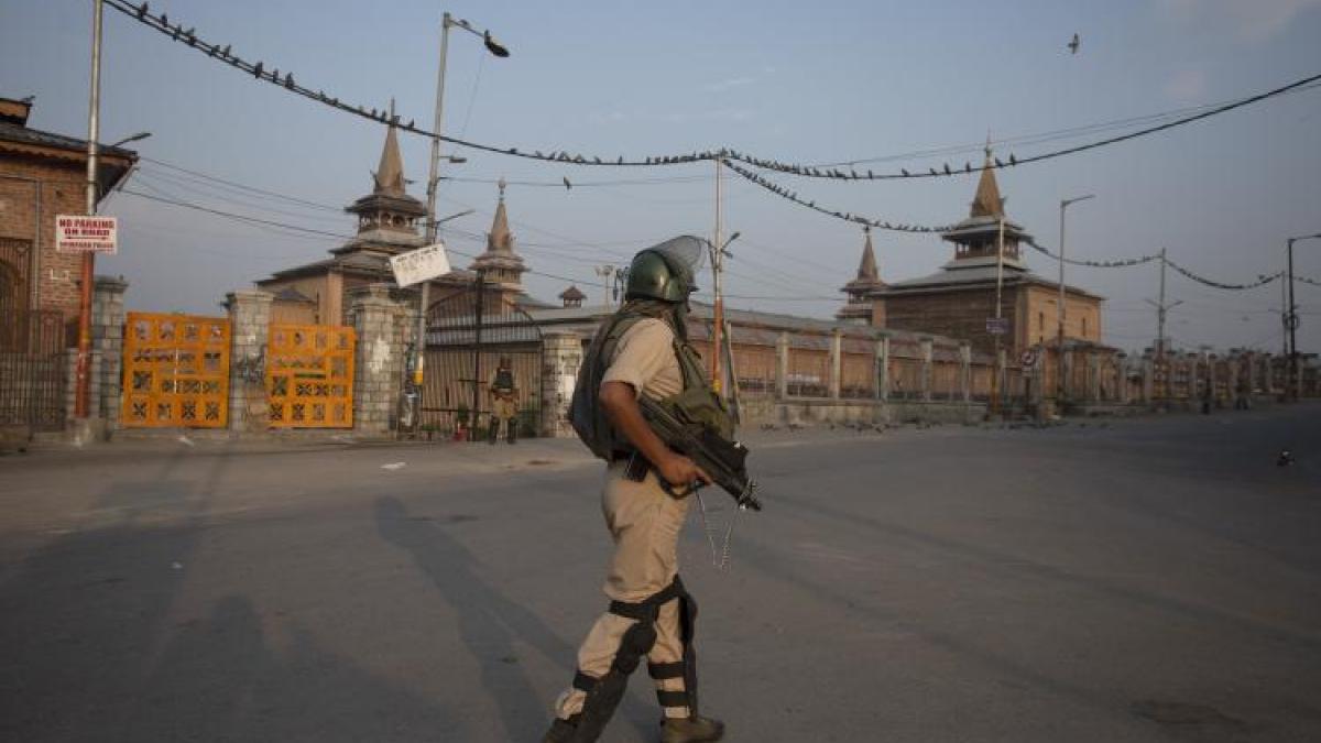 A paramilitary soldier stands guard outside central mosque Jama Masjid in Srinagar.jpg