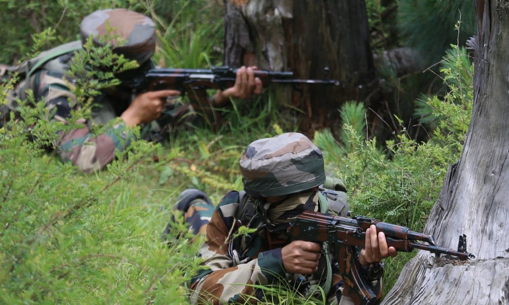 Army-Jawan-in-action-during-encounter-in-Panar-area-of-Bandipora-District-in-north-Kashmir-1.jpg