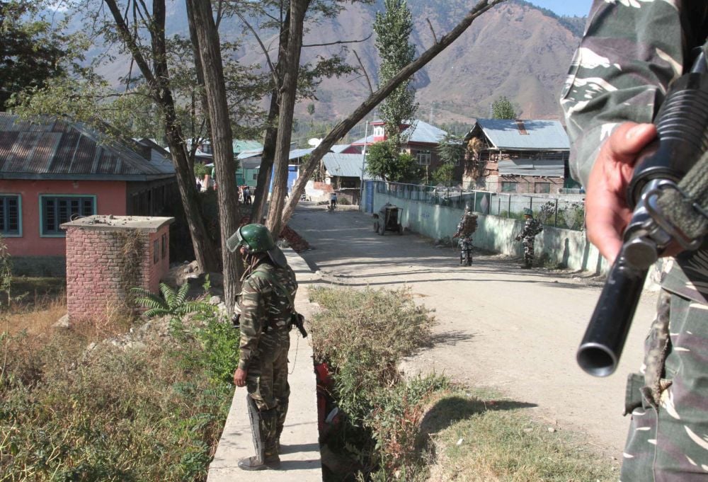 BANDIPORA-SECURITY-NEAR-POLLING-STATION-0001.jpg