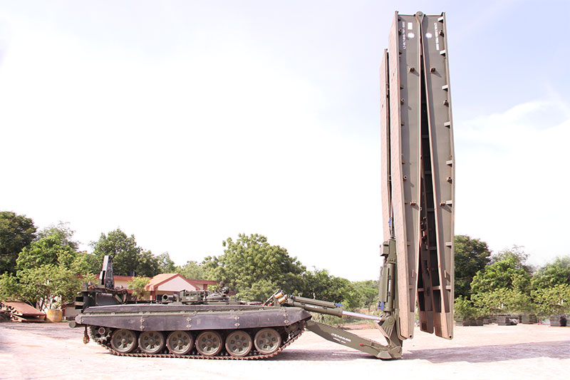 blt-72-armoured-vehicle-launch-bridge.jpg