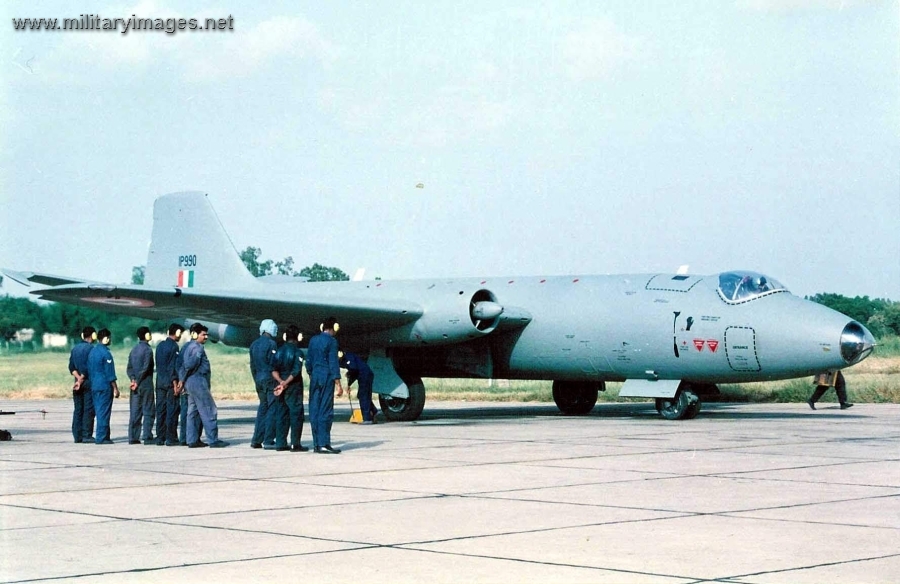 CANBERRA_ON_GROUND_-_Indian_Air_Force.jpg