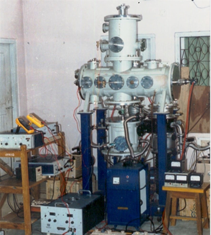 Dusty plasma experimental system .jpg