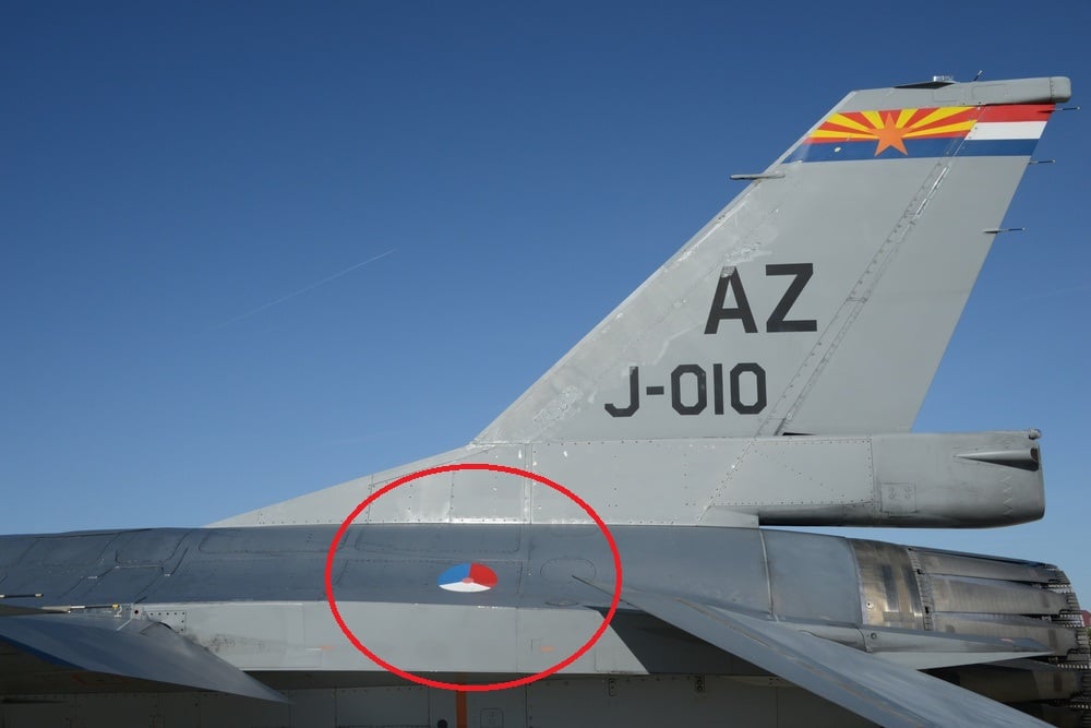 DUTCH F-16 WITH ROUNDEL.jpg