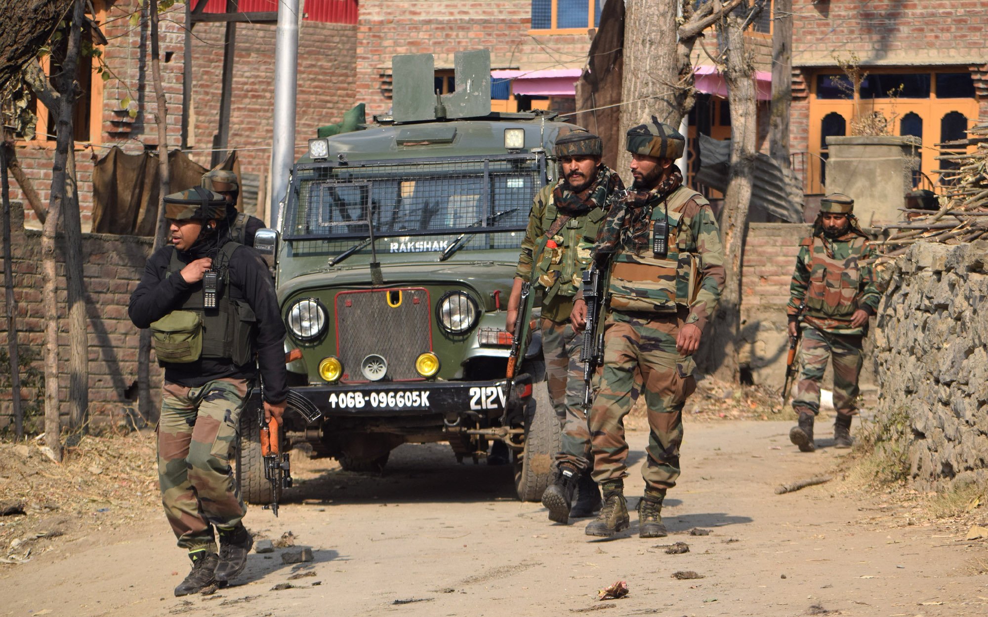 Encounter-at-lalpora-in-Pampore-10.jpg