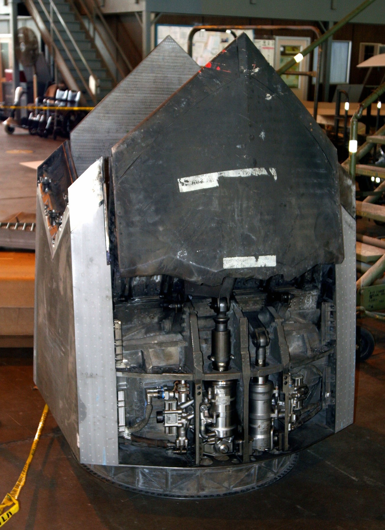 F-22 nozzle at AF museum.jpg