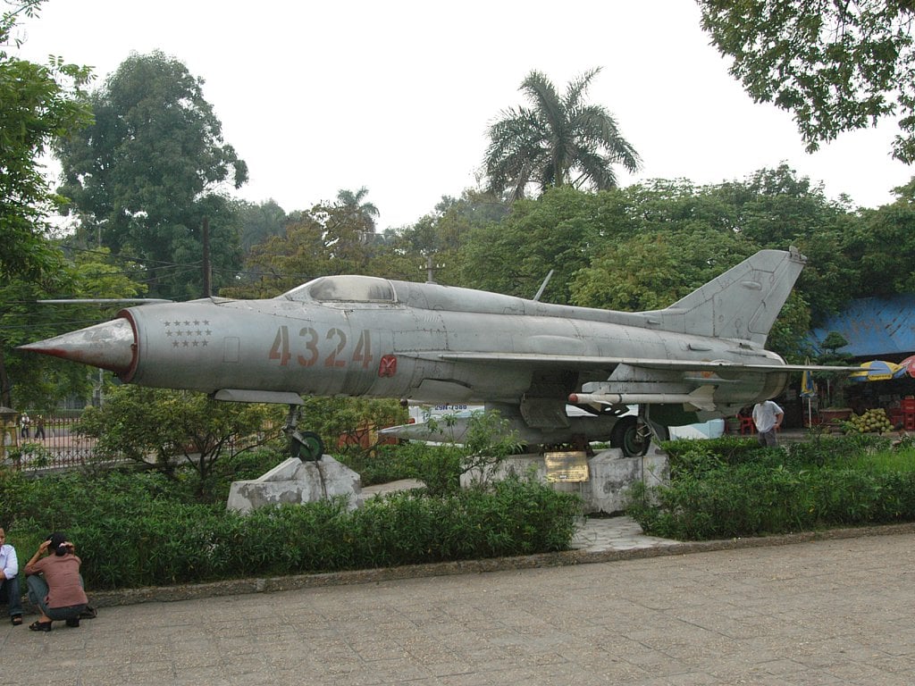fal3-MiG-21-Hanoi-museum-Vietnam.jpg