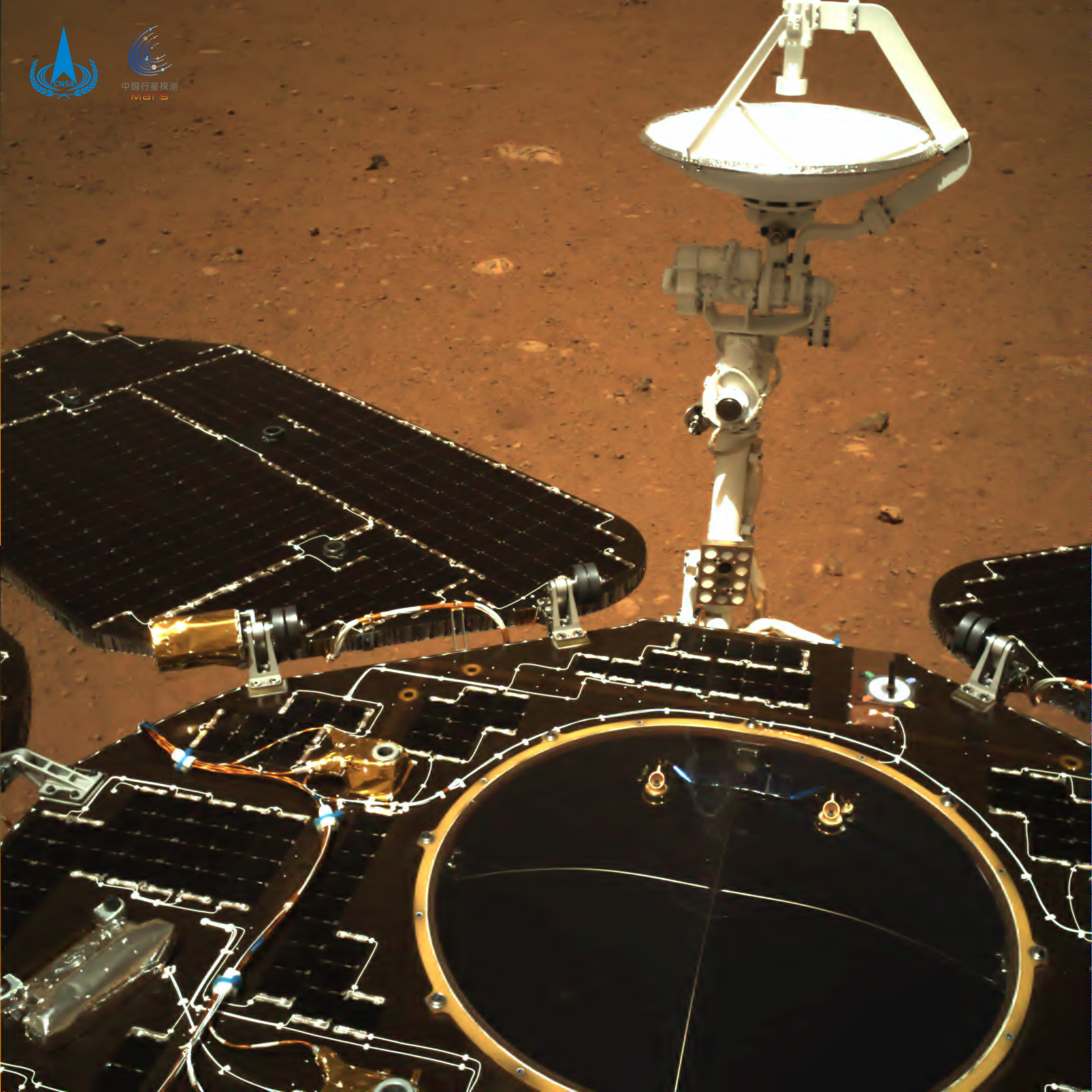First_image_of_Zhurong_in_color_on_Mars.jpg