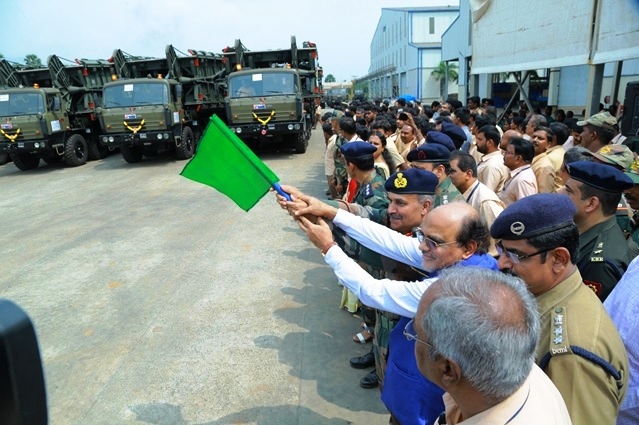 Flagging off 3 sets of Sarvatra Bridge Systems.jpg