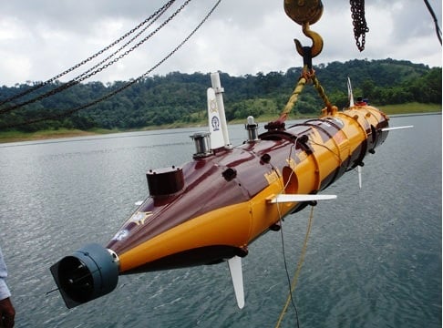 Fully assembled AUV at Idukki Lake, Cochin.jpg