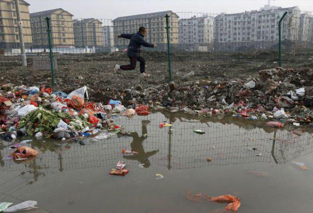gross_and_dirty_bodies_of_water_in_china_640_06.jpg