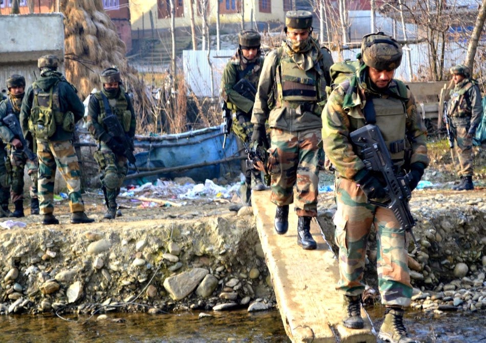 Indian Army elite soliders patroling in Kashmir with IMI Tavor TAR-21 1.jpg