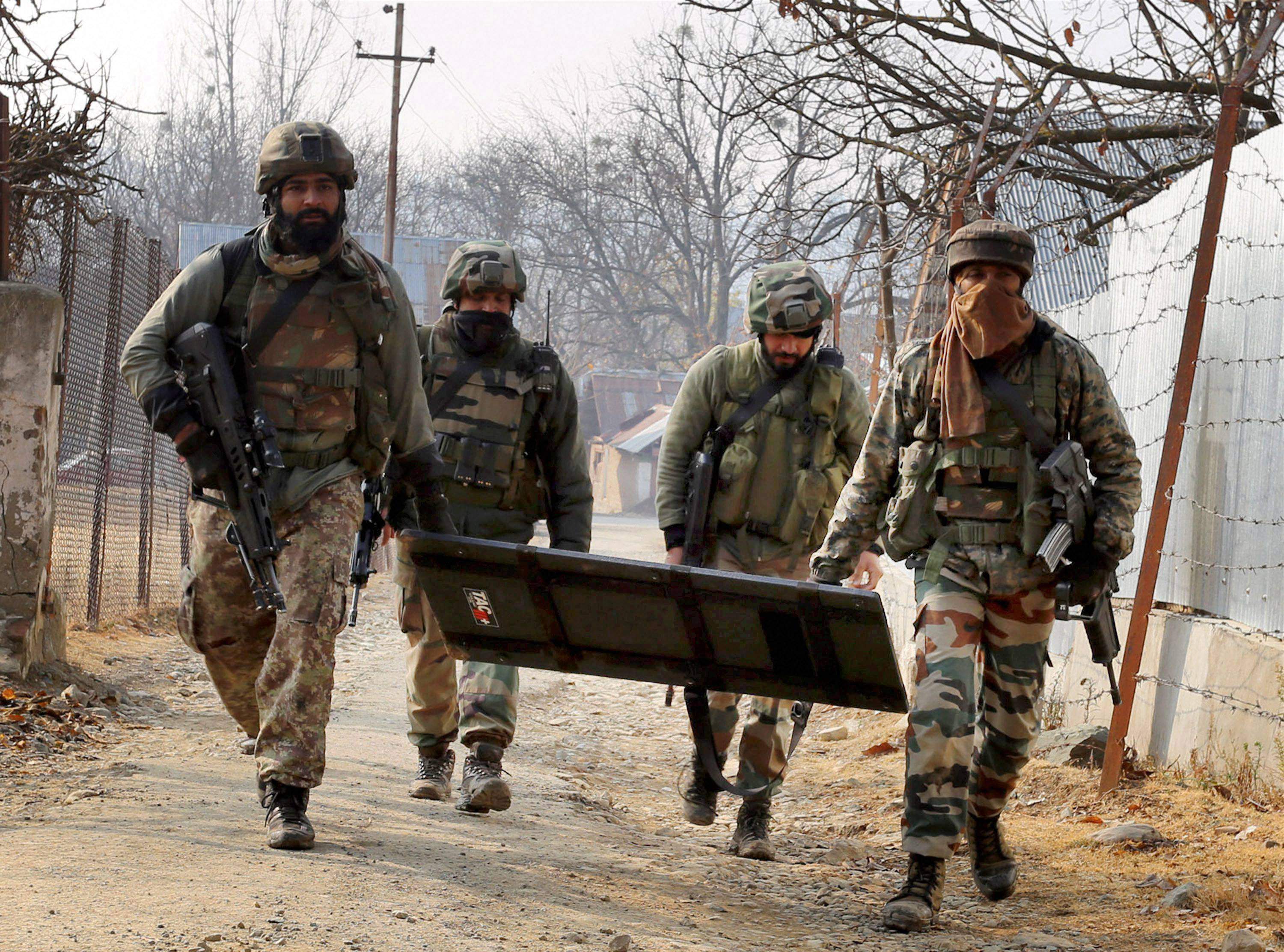 Kashmir_Encounter-PTI~01.jpg
