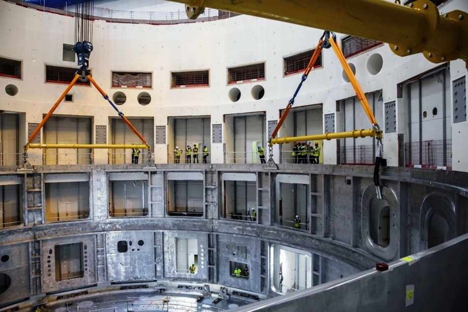 Lifting and Installation Operation of Cryostat Lower Cylinder in Tokamak Pit  3.jpg