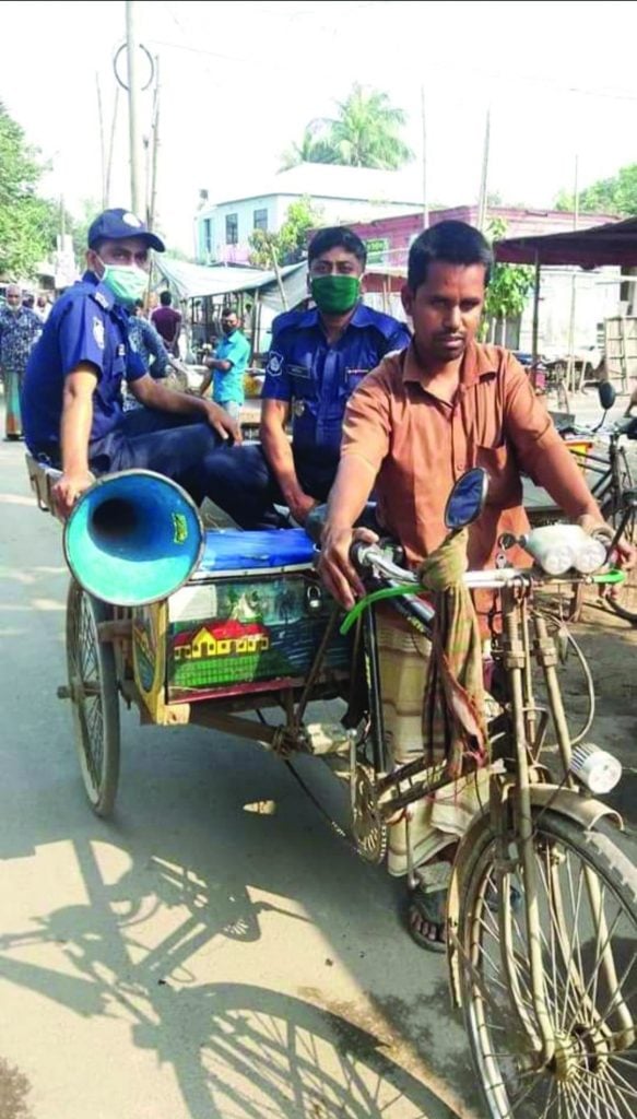 miking-rickshaw-by-Bangladesh-Police-583x1024.jpg