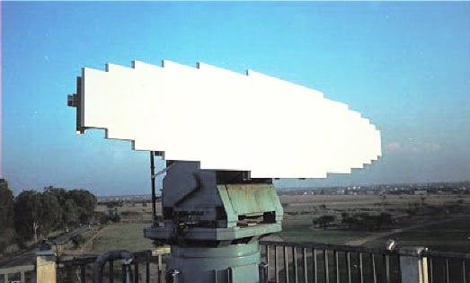 Non-resonant slotted waveguide array antenna..jpg