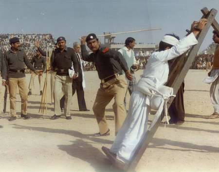 public-flogging-in-pakistan.jpg