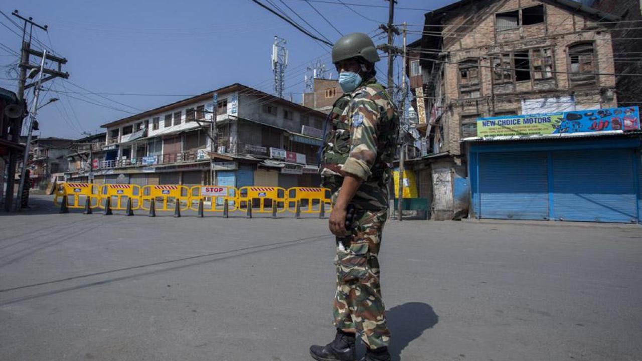 Restrictions-Curbs-Kashmir-I-Day.jpg