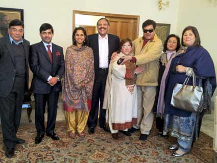 Shatrughan Sinha with General Ziul Haq son Ijaz ul Haq and his Family.jpg