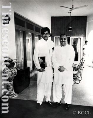 Shatrughan Sinha with Pakistan Military Dictator General Muhammad Ziaul Haq 1.jpg