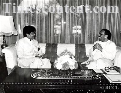 Shatrughan Sinha with Pakistan Military Dictator General Muhammad Ziaul Haq 2.jpg