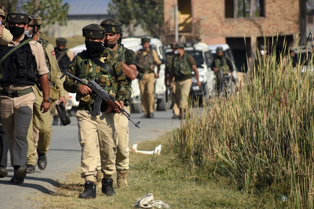 Two-Indian-soldiers-killed-in-Kashmir-attack_11-1200x800.jpg