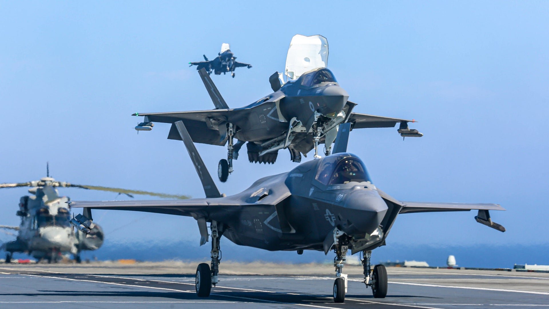 USMC-and-RAF-F-35B-on-HMSQNLZ-1-scaled.jpg