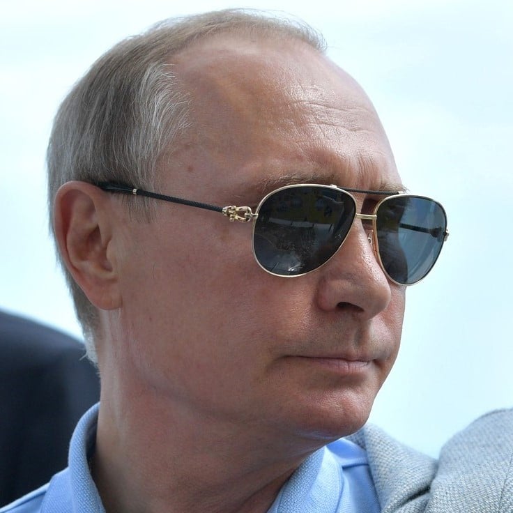 Vladimir_Putin_in_Artek_(crop).jpg