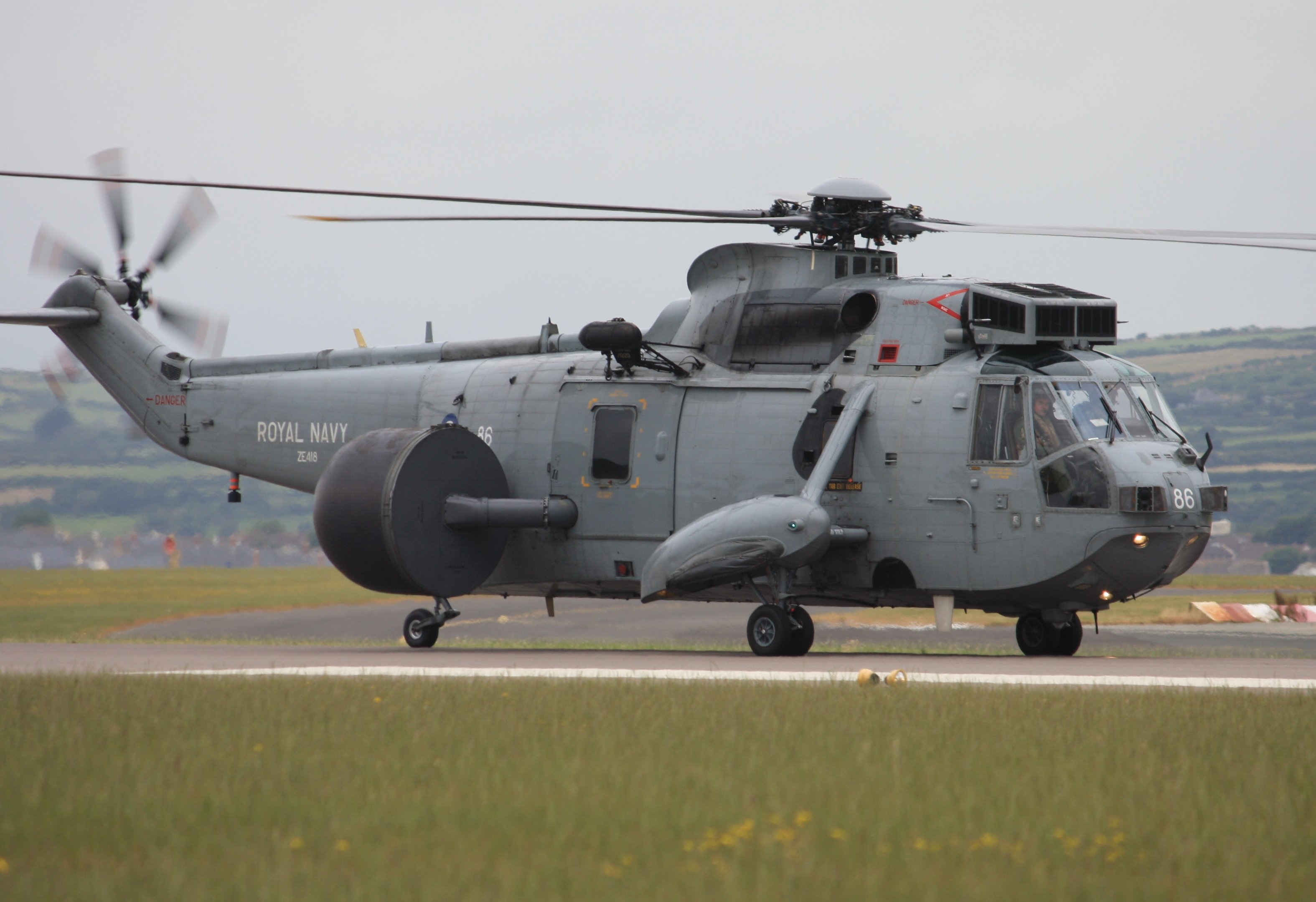 ZE418_-_86_Westland_WS-61_Sea_King_ASaC7_(cn_WA956)_Royal_Navy._(10479668856).jpg