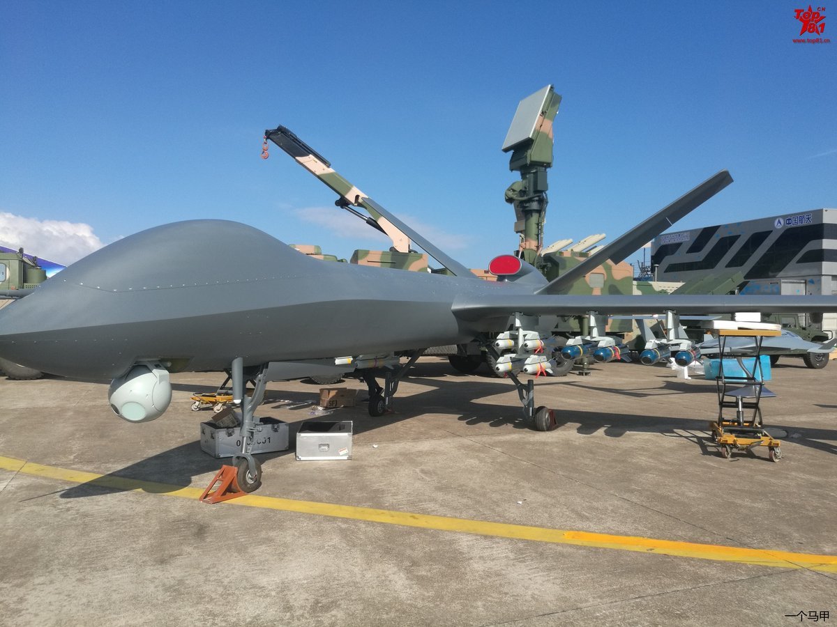 Zhuhai Air Show - Chinese PLAAF Rainbow CH-5 drone 1.jpg