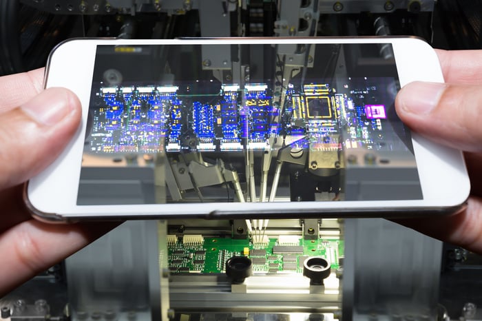 A transparent cutaway view of a smartphone.