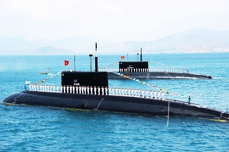 Tàu ngầm Kilo của Việt Nam trên Vịnh Cam Ranh, Khánh Hòa